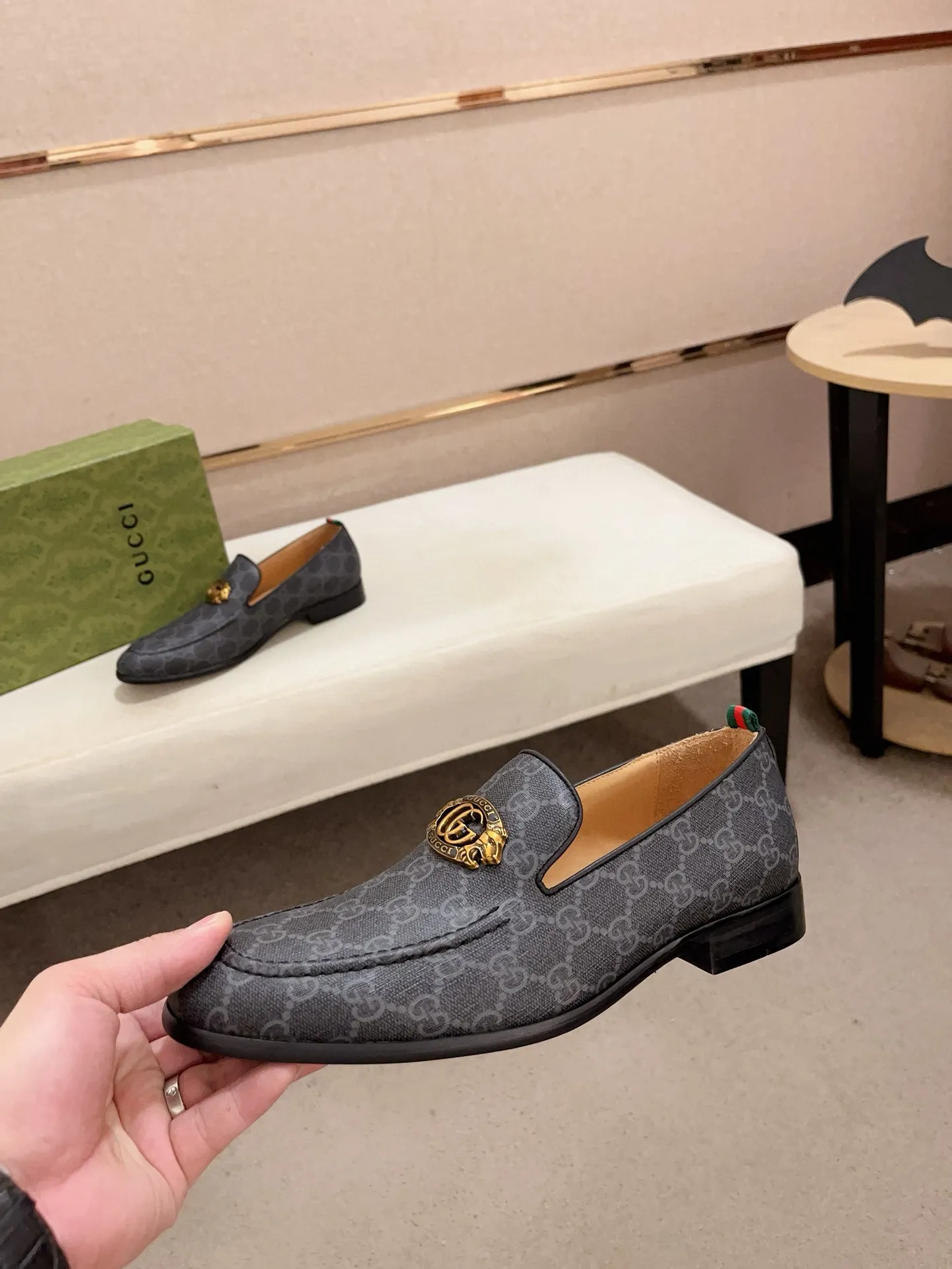 Men's shoes 💰: 520💰 (GUCCI) New product series ss hot new products 💢 💠 Casual suit shoes 👞, top imported materials Upper hardware buckles and shoe side logos, insoles and soles with brand logos 💠 💎 Upper: imported PVC material 100% 💎 Lining: cowhide/100% 💎Feet: cowhide/100% 💎Sole: rubber/100% 💎SIZE: 38 39 40 41 42 43 44 Can be customized 45